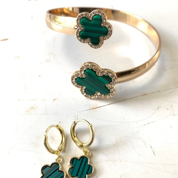 Green and Gold Clover adjustable Bracelet and Earrings - Picture 2 of 3